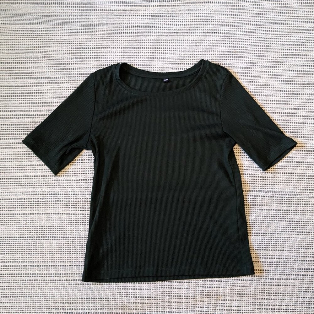 Dark Green Rib Knit Unqilo Half Sleeve T-Shirt Size Small
